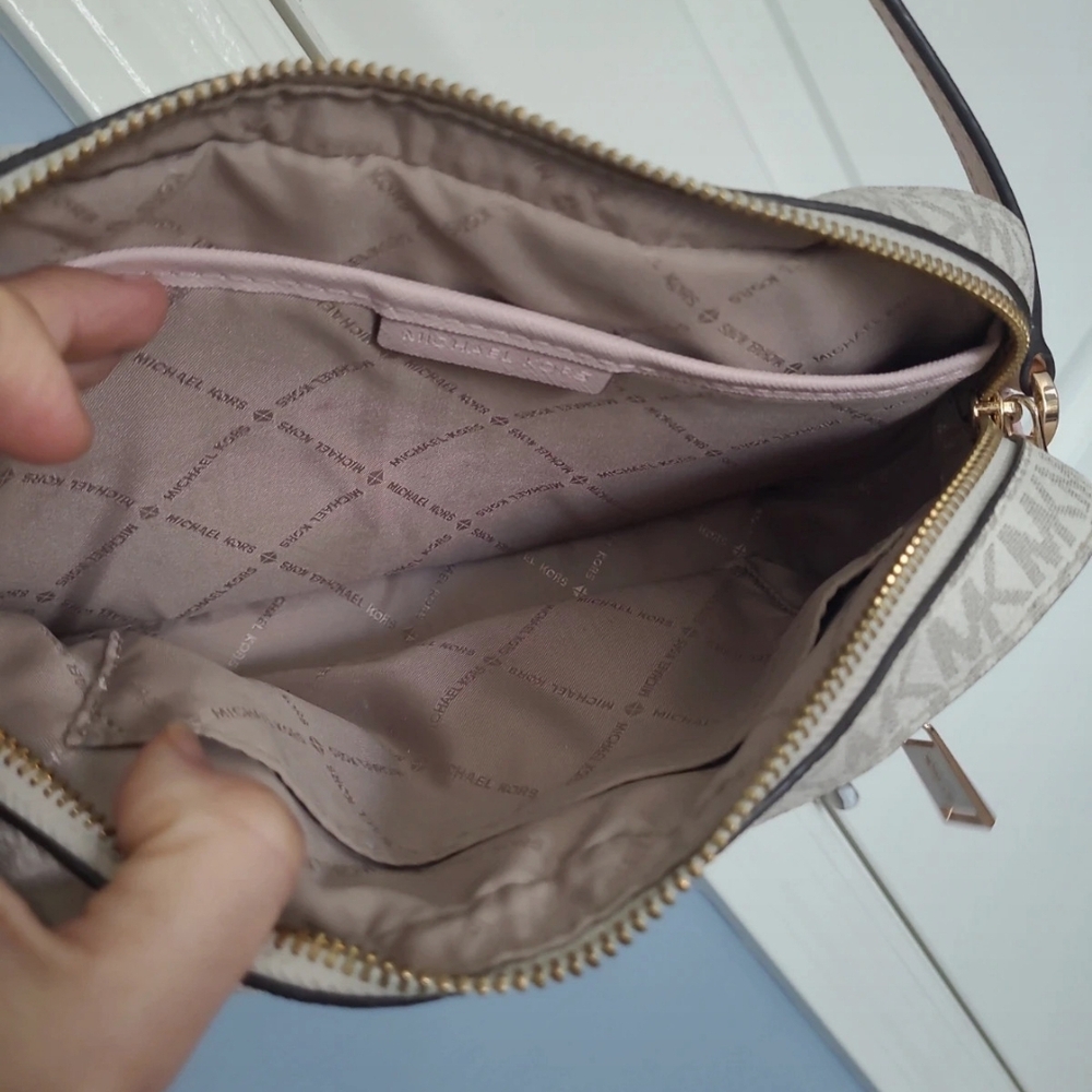 Michael Kors Pink and Cream Crossbody Bag - Picture 13 of 16